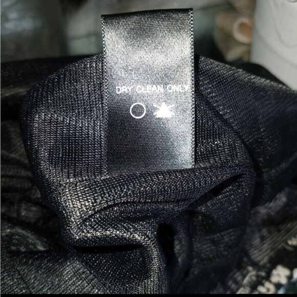 ASTR BODYCON BLACK & WHITE FLORAL DRESS SZ.M GUC - Picture 11 of 11